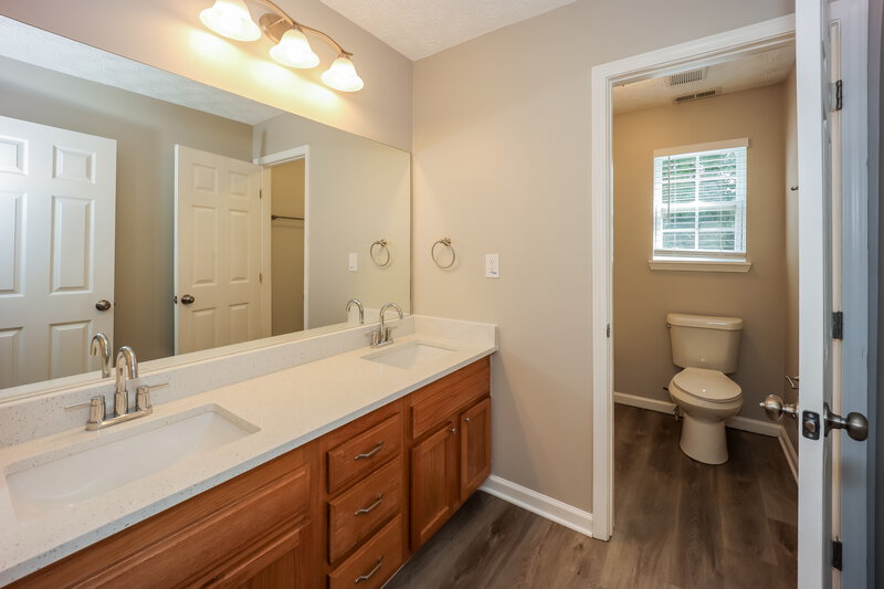 2,325/Mo, 3521 Creekview Dr Union City, GA 30291 Bathroom View