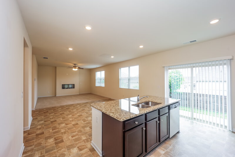 3,510/Mo, 380 Hamilton Pointe Dr McDonough, GA 30253 Kitchen View 2