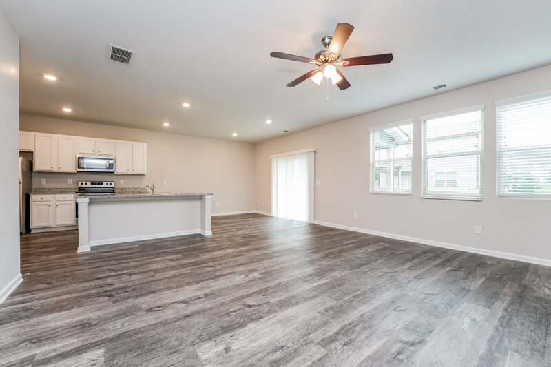 2,395/Mo, 238 Hamilton Pointe Dr McDonough, GA 30253 Living Room View 2