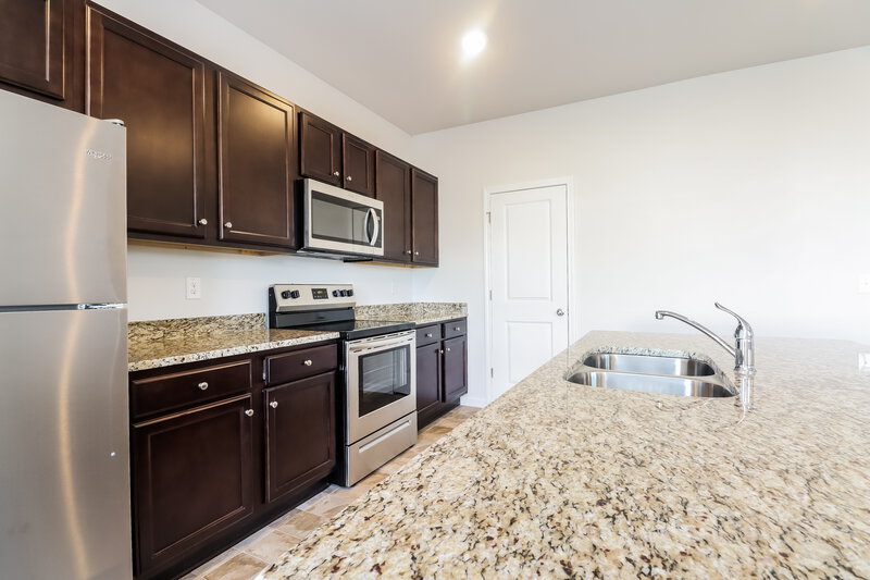 2,320/Mo, 136 Hamilton Pointe Dr McDonough, GA 30253 Kitchen View