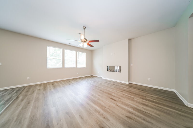 2,470/Mo, 151 Hamilton Pointe Dr McDonough, GA 30253 Living Room View