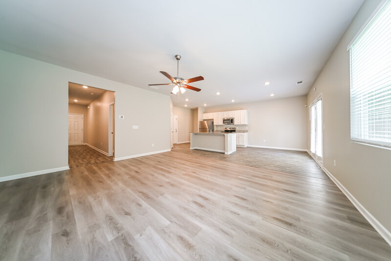 2,470/Mo, 151 Hamilton Pointe Dr McDonough, GA 30253 Living Room View 2