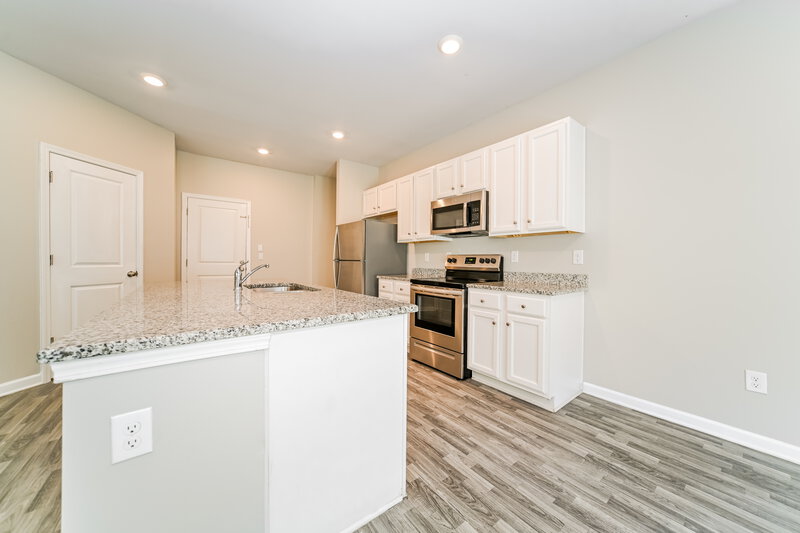 2,470/Mo, 151 Hamilton Pointe Dr McDonough, GA 30253 Kitchen View