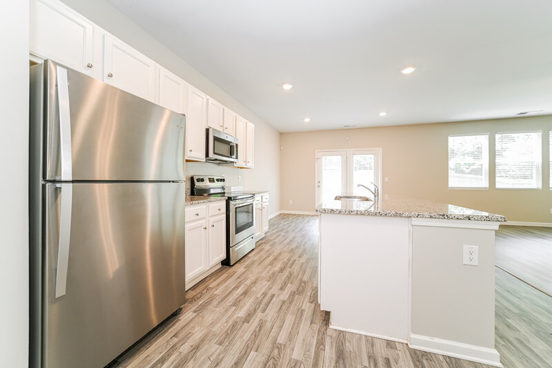 2,470/Mo, 151 Hamilton Pointe Dr McDonough, GA 30253 Kitchen View 2