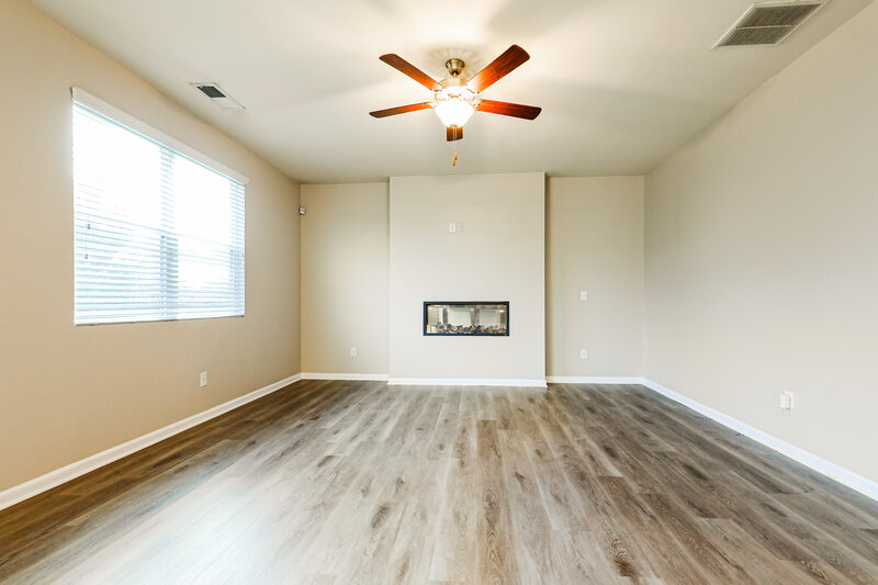 2,340/Mo, 372 Hamilton Pointe Dr McDonough, GA 30253 Living Room View