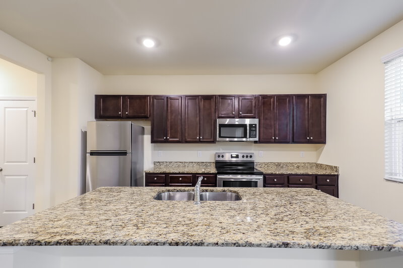 2,300/Mo, 322 Hamilton Pointe Dr McDonough, GA 30253 Kitchen View