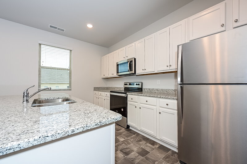 2,305/Mo, 120 Hamilton Pointe Dr McDonough, GA 30253 Kitchen View
