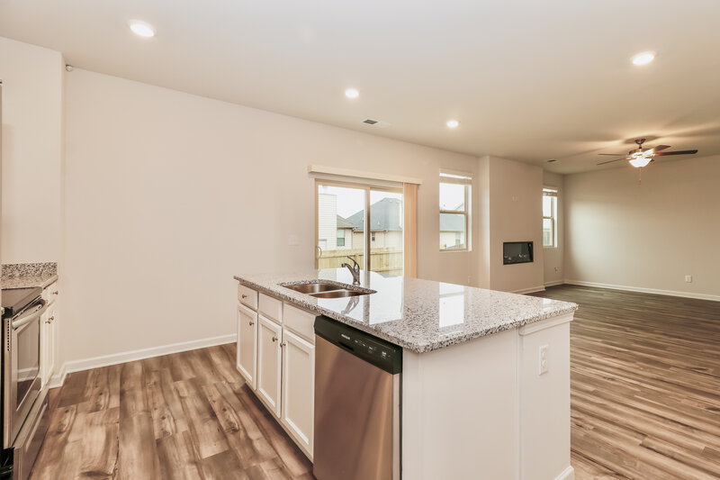 2,165/Mo, 156 Hamilton Pointe Dr McDonough, GA 30253 Kitchen View 2