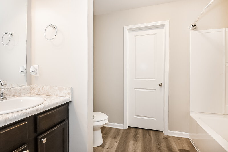 1,675/Mo, 20 Dusty Dr Cartersville, GA 30120 Main Bathroom View