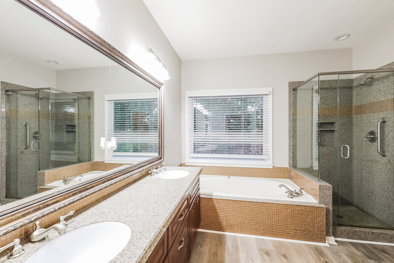 2,330/Mo, 12 Sleepy Hollow Ct Stockbridge, GA 30281 Main Bathroom View