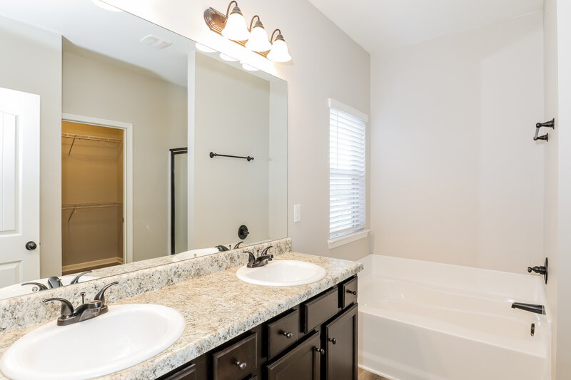 1,980/Mo, 10872 Big Sky Dr Hampton, GA 30228 Main Bathroom View