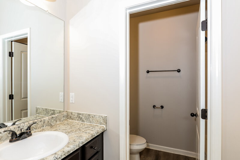 1,980/Mo, 10872 Big Sky Dr Hampton, GA 30228 Bathroom View