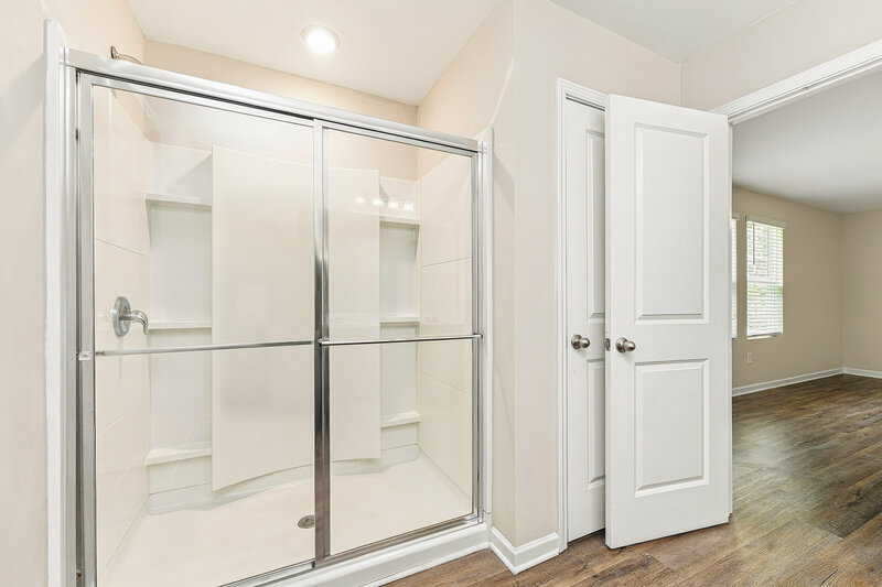 2,710/Mo, 4281 Kendrick Cir Loganville, GA 30052 Primary Bathroom View 2