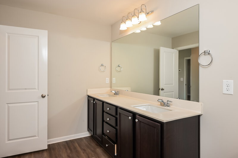 2,195/Mo, 4314 Kendrick Cir Loganville, GA 30052 Main Bathroom View 2