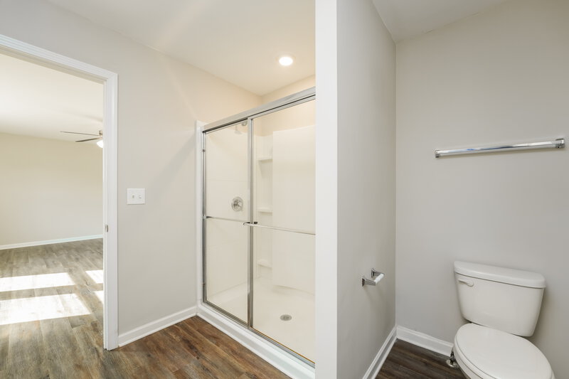 2,435/Mo, 4294 Kendrick Cir Loganville, GA 30052 Main Bathroom View 2
