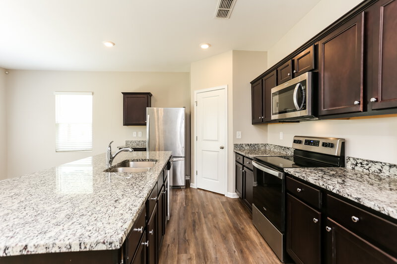2,450/Mo, 3695 Newbury Place Dr Loganville, GA 30052 Kitchen View