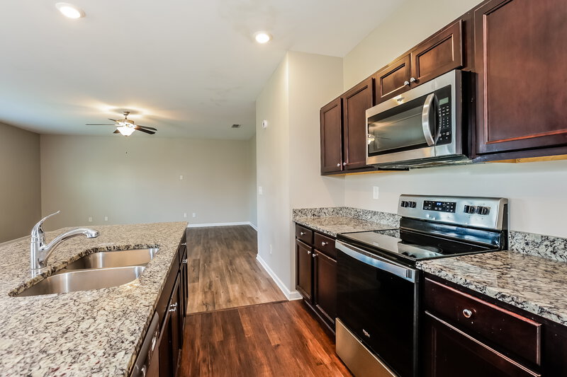 2,565/Mo, 3740 Newbury Place Dr Loganville, GA 30052 Kitchen View 2