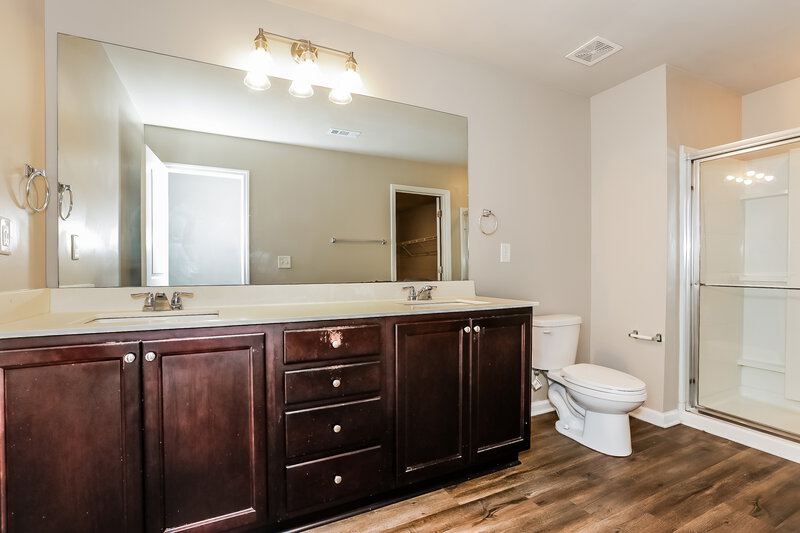 2,565/Mo, 3740 Newbury Place Dr Loganville, GA 30052 Main Bathroom View