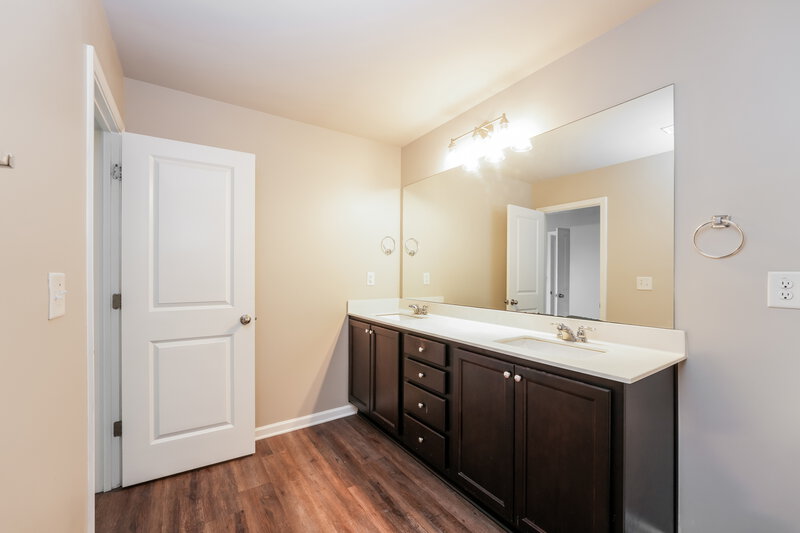 2,580/Mo, 3740 Newbury Place Dr Loganville, GA 30052 Main Bathroom View 2