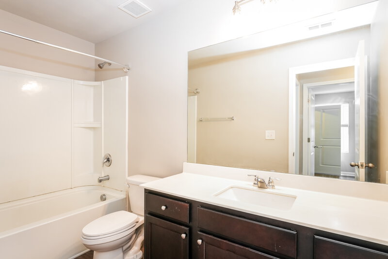2,580/Mo, 3740 Newbury Place Dr Loganville, GA 30052 Bathroom View