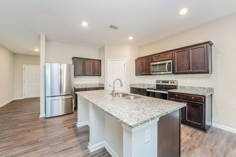 2,515/Mo, 3735 Newbury Place Dr Loganville, GA 30052 Kitchen View