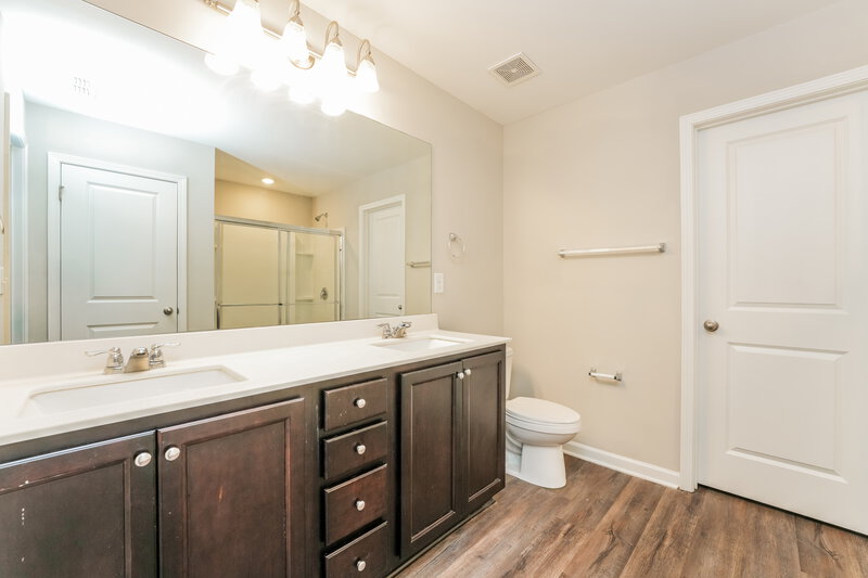 2,515/Mo, 3735 Newbury Place Dr Loganville, GA 30052 Main Bathroom View