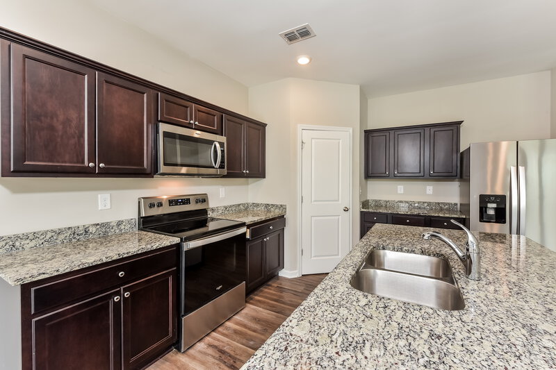 2,460/Mo, 3765 Newbury Place Dr Loganville, GA 30052 Kitchen View