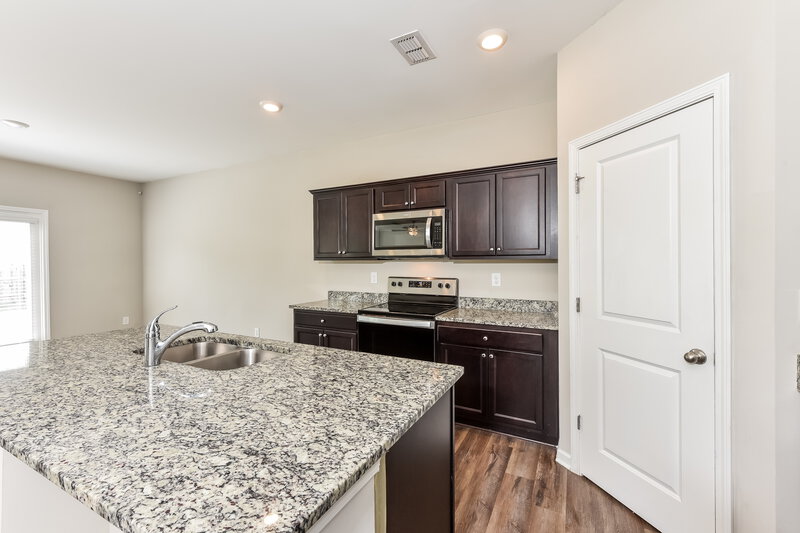 2,460/Mo, 3765 Newbury Place Dr Loganville, GA 30052 Kitchen View 2