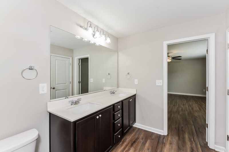 2,460/Mo, 3765 Newbury Place Dr Loganville, GA 30052 Main Bathroom View