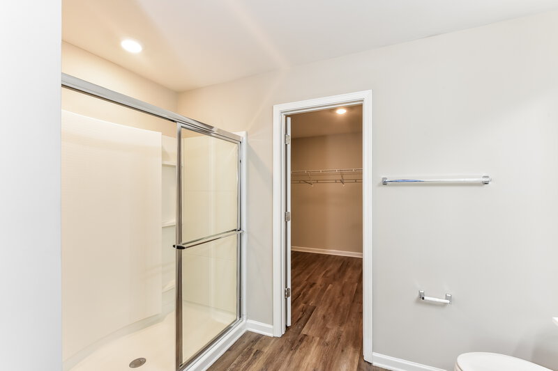 2,460/Mo, 3765 Newbury Place Dr Loganville, GA 30052 Main Bathroom View 2