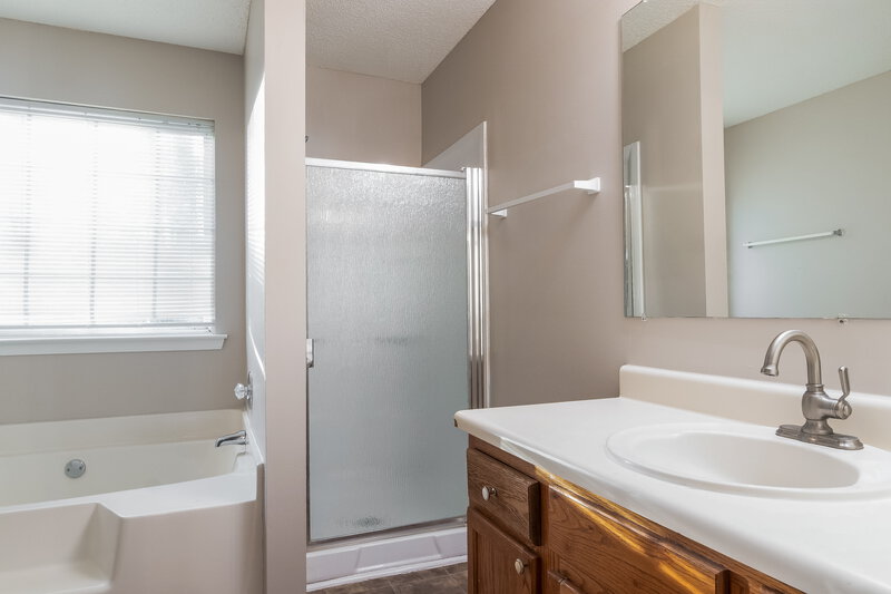 1,750/Mo, 72 Cedars Glen Way Villa Rica, GA 30180 Main Bathroom View