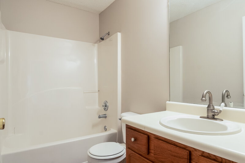 1,750/Mo, 72 Cedars Glen Way Villa Rica, GA 30180 Bathroom View