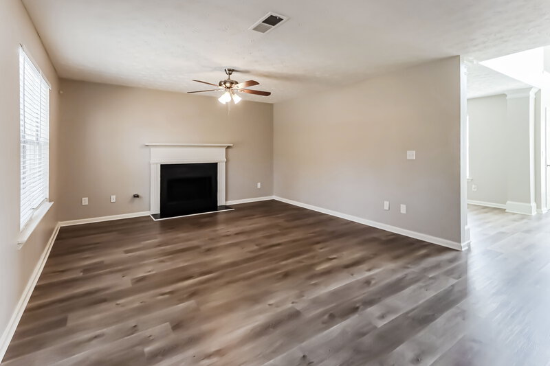 2,105/Mo, 1456 Pebble Ridge Lane Hampton, GA 30228 Living Room View