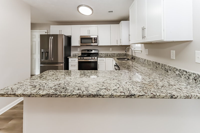 2,105/Mo, 1456 Pebble Ridge Lane Hampton, GA 30228 Kitchen View