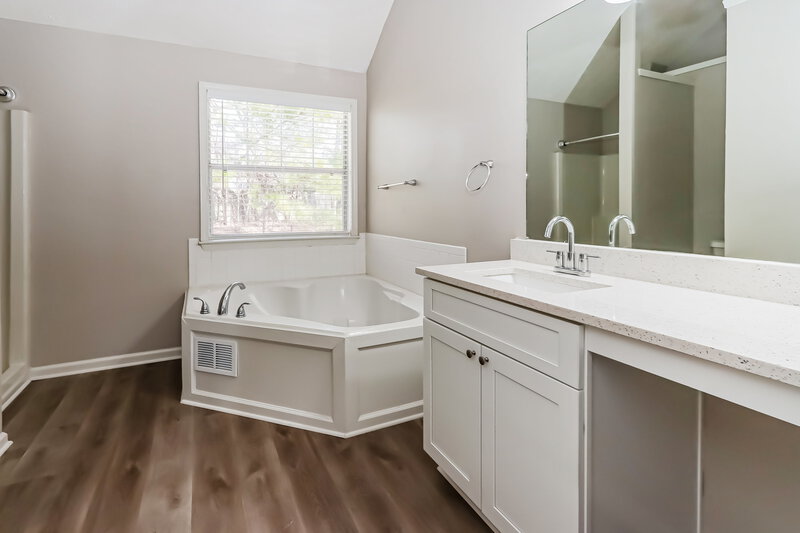 2,105/Mo, 1456 Pebble Ridge Lane Hampton, GA 30228 Main Bathroom View