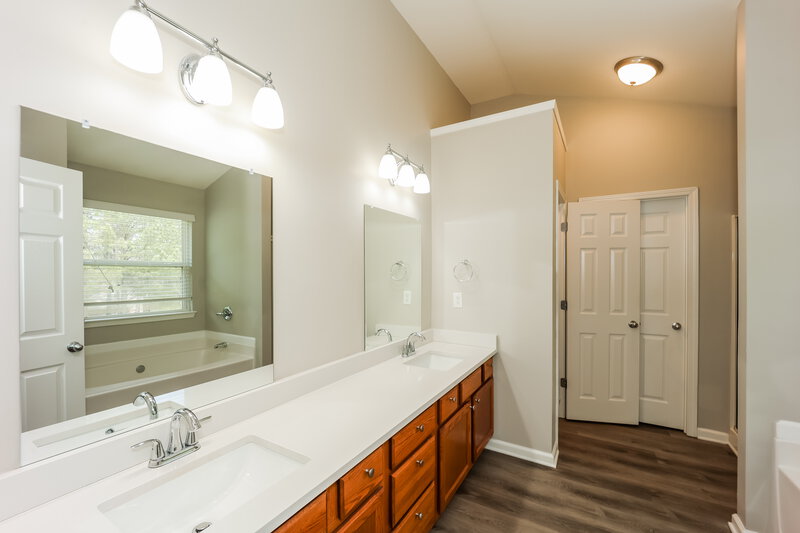 2,715/Mo, 5411 Bighorn Pass SW Atlanta, GA 30349 Main Bathroom View