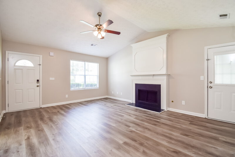 1,790/Mo, 1038 Alford Xing Lithonia, GA 30058 Living Room View