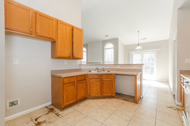 1,925/Mo, 2744 Lakeside Dr SW Conyers, GA 30094 Kitchen View