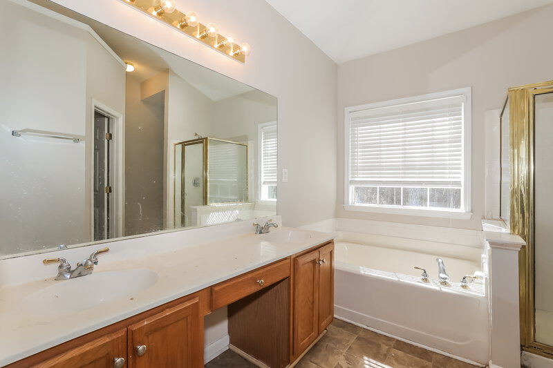 1,925/Mo, 2744 Lakeside Dr SW Conyers, GA 30094 Main Bathroom View 2