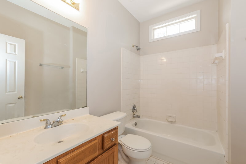 1,925/Mo, 2744 Lakeside Dr SW Conyers, GA 30094 Bathroom View