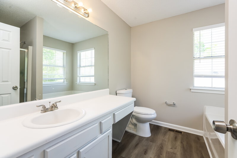 2,180/Mo, 83 Seals Dr Dallas, GA 30157 Main Bathroom View