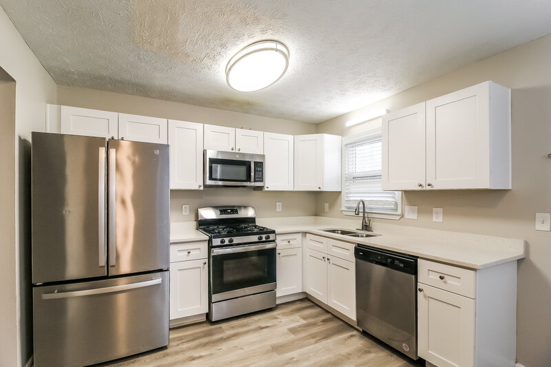 2,040/Mo, 870 Pine Ridge Dr Stone Mountain, GA 30087 Kitchen View