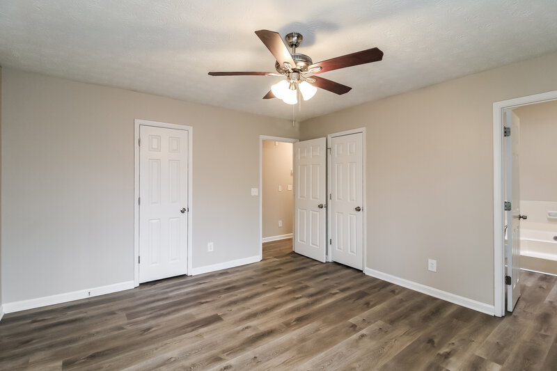 2,040/Mo, 870 Pine Ridge Dr Stone Mountain, GA 30087 Main Bedroom View