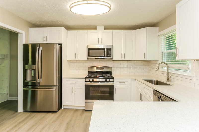 2,190/Mo, 275 Oak St Fayetteville, GA 30215 Kitchen View