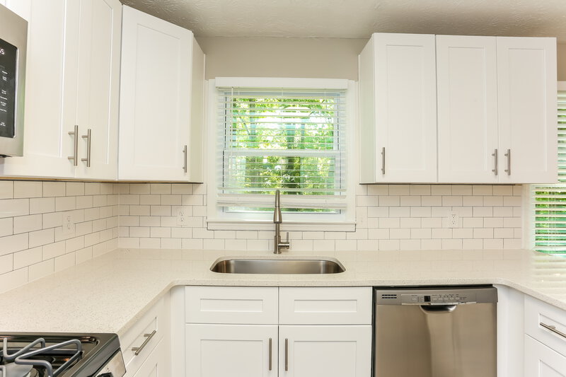 2,190/Mo, 275 Oak St Fayetteville, GA 30215 Kitchen View 3