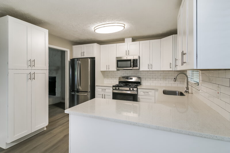 2,005/Mo, 275 Oak St Fayetteville, GA 30215 Kitchen View 2