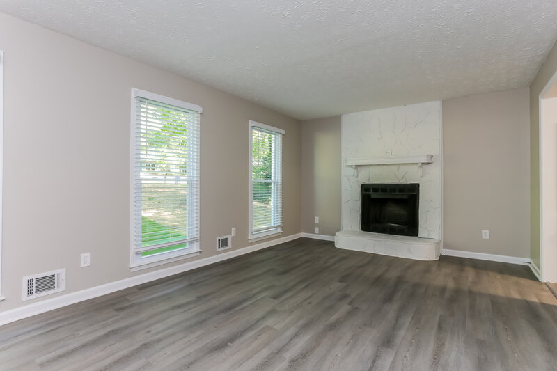 2,190/Mo, 275 Oak St Fayetteville, GA 30215 Family Room View