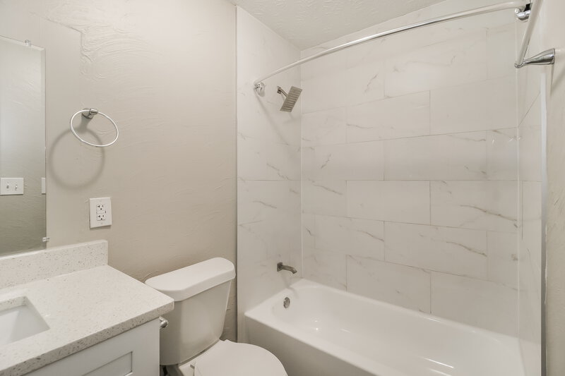 2,005/Mo, 275 Oak St Fayetteville, GA 30215 Main Bathroom View