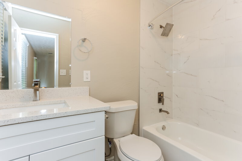 2,190/Mo, 275 Oak St Fayetteville, GA 30215 Main Bathroom View