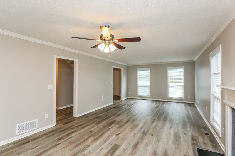 3,290/Mo, 2354 Loren Falls Ln SW Marietta, GA 30008 Living Room View 2